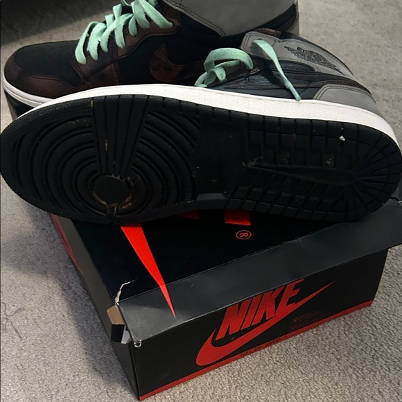 Nike High-Top Sneakers with Mint and Black
Jordans - Picture 3 of 4